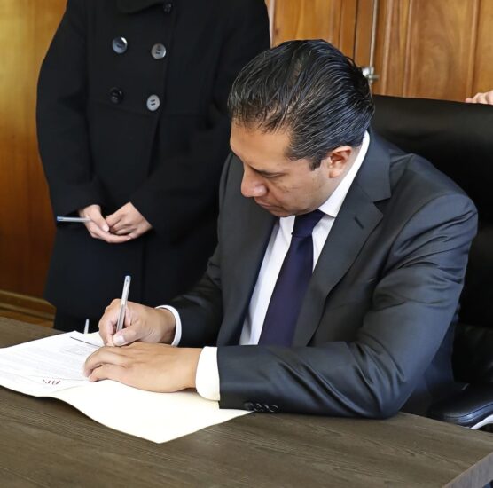 Firma del compromiso por el Desarrollo Sustentable y la Acción Climática del candidato, Juan Rodolfo Sánchez Gómez, en Toluca, Estado de México.