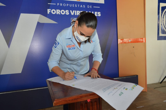 Firma del compromiso por el Desarrollo Sustentable y la Acción Climática de la candidata Lorena Alfaro en Irapuato, Guanajuato